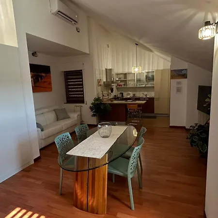 דירה Mansarda Luxury