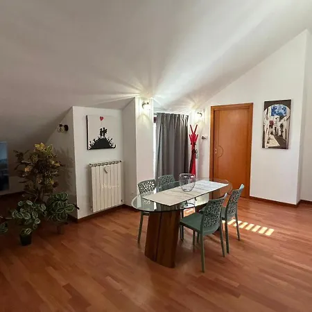 דירה Mansarda Luxury *